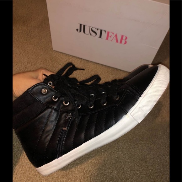 Sneakers - Picture 2 of 5